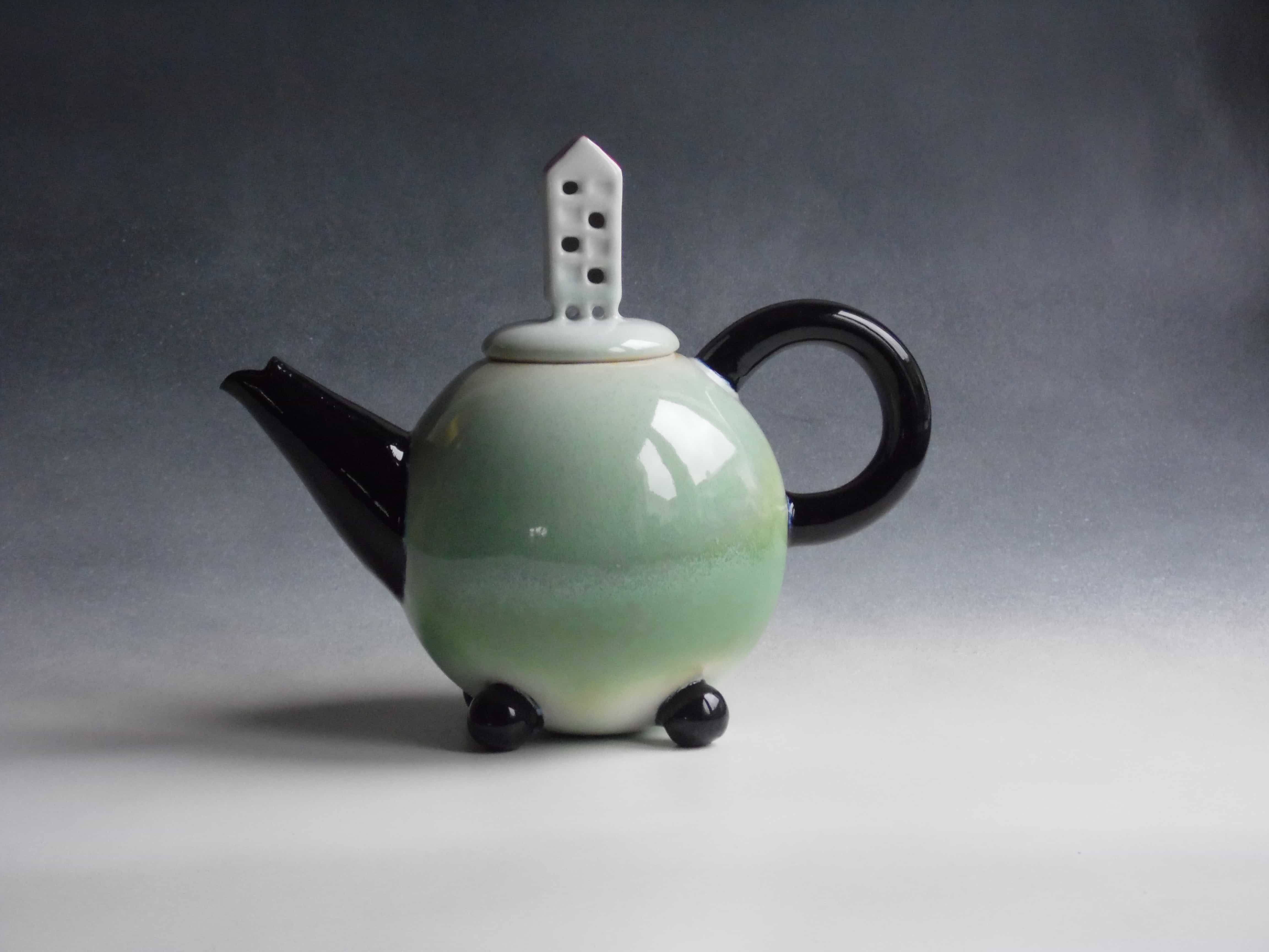 Ball%20Teapot%20with%20House%20Lid